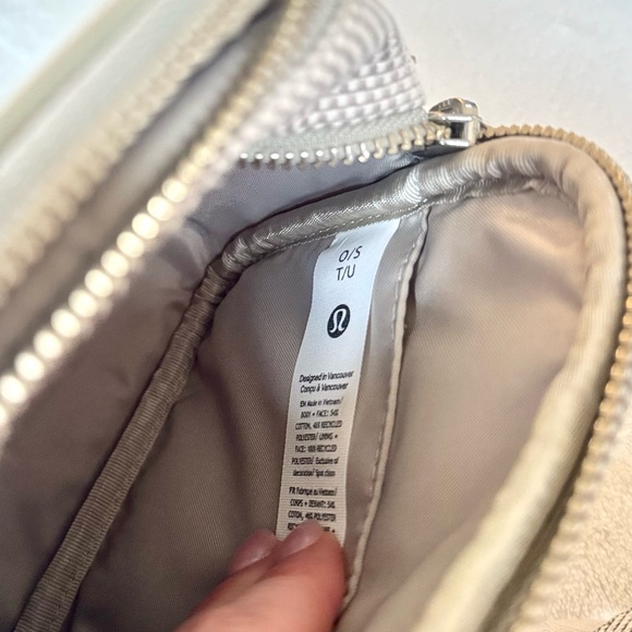 NWT Lululemon Crossbody Camera Bag *Canvas – Movage Tan/Light Ivory/Raw Linen - Picture 14 of 16